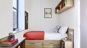 Reading_Gold Studio