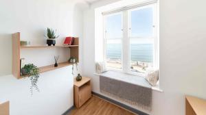 Silver Ensuite with View