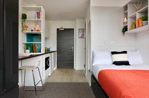 Clifton Premium Studio